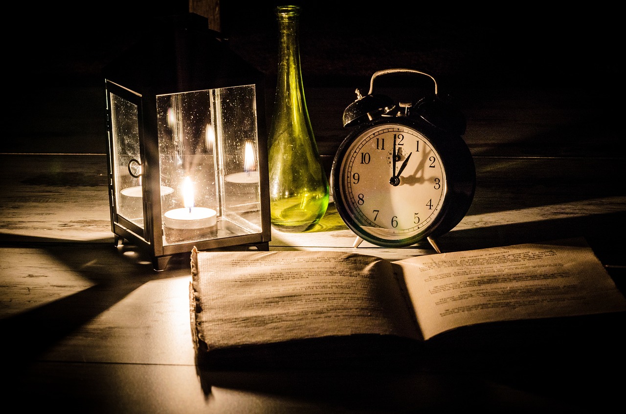 desk, book, candle-1148994.jpg